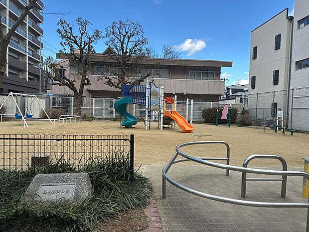 森小路南公園(約639m)