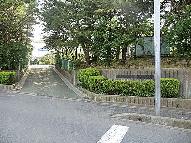 船橋市立宮本中学校（約1,240m）