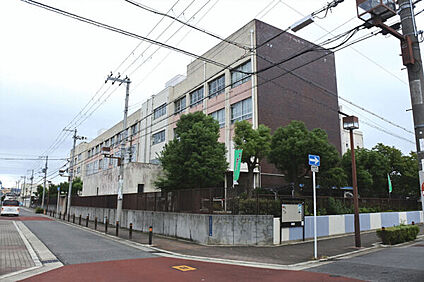 大阪市立矢田北小学校 588m