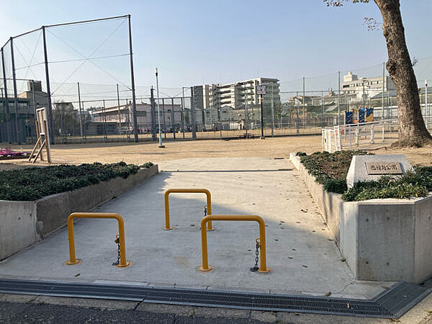 西姫島公園(約399m)