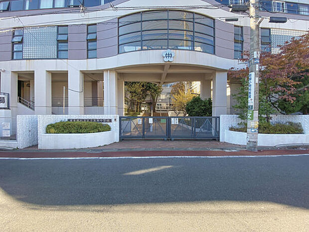 杉並区立高南中学校(約938m)