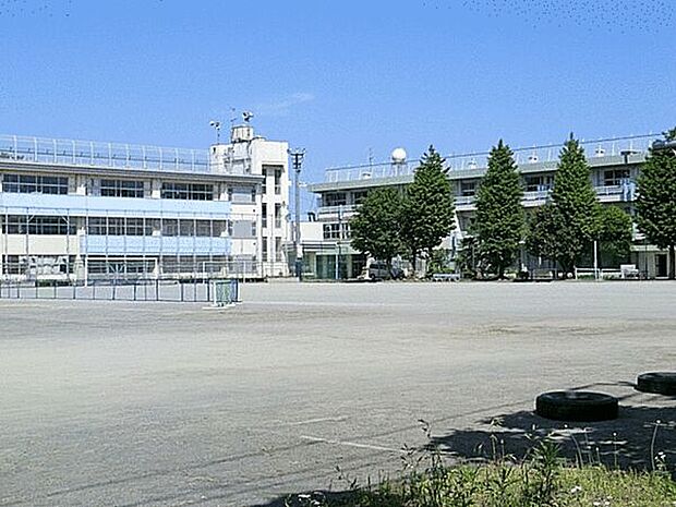 国分寺市立第三中学校(約971m)