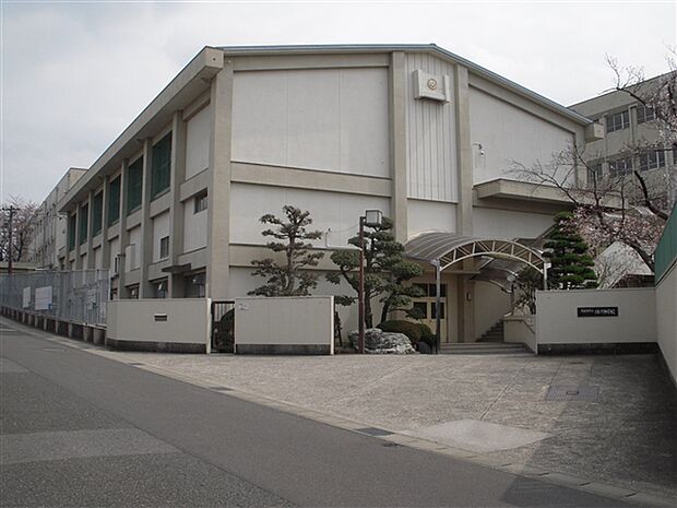 名古屋市立神沢中学校(約690m)