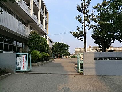 戸田市立喜沢中学校 691m