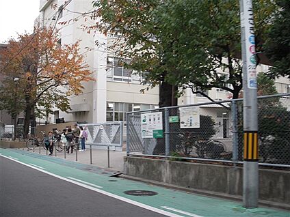 名古屋市立杉村小学校 332m