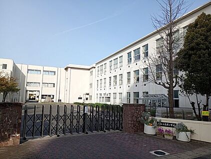 刈谷市立小高原小学校 1114m