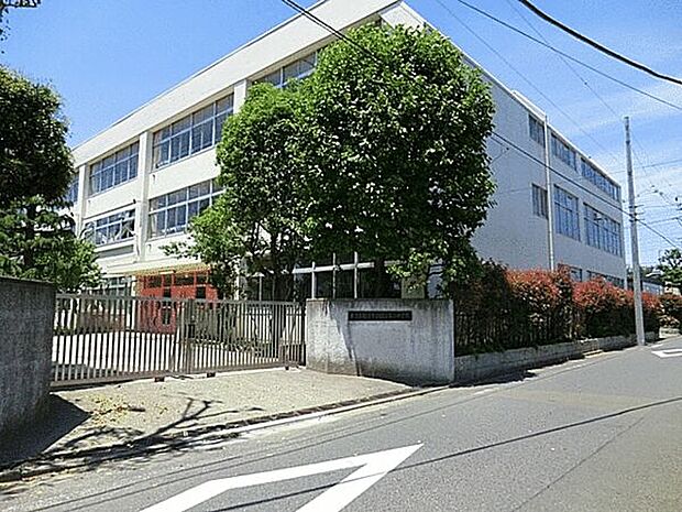 国立市立国立第二中学校(約921m)