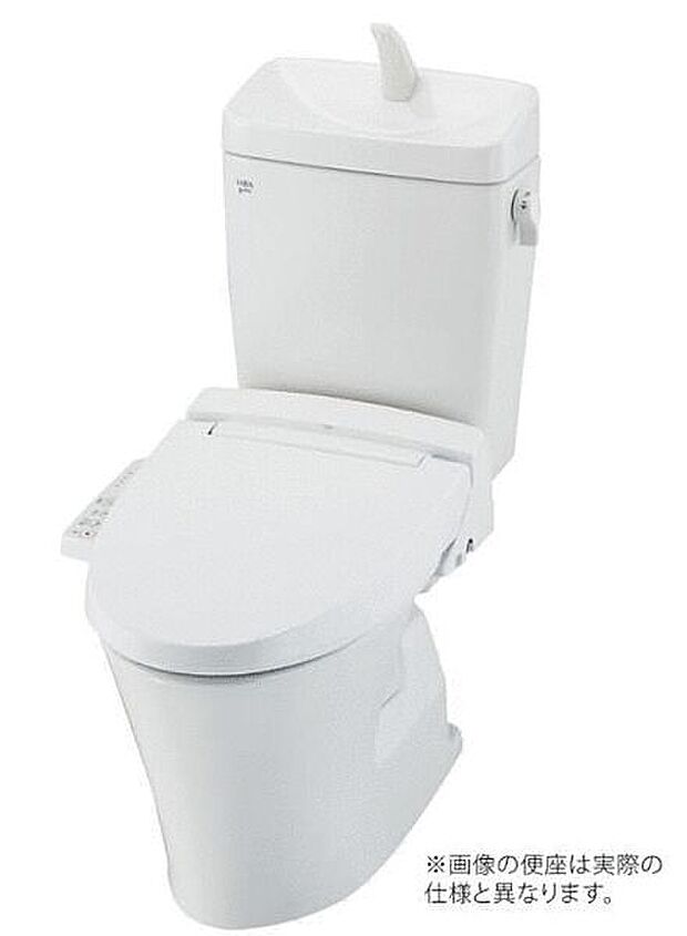 【屋根材「グリシェイドクァッド」】陶器瓦の1／2以下という軽さ。一枚一枚が4本の釘でしっかりと固定されているため、強風による飛散が防止できます。