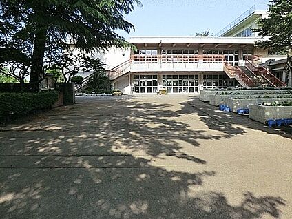 花5児童公園 279m