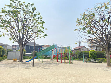 朝日三丁目公園 631m