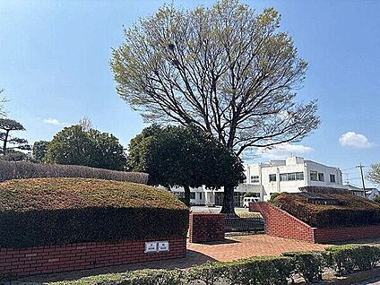 大泉町立東小学校 1226m
