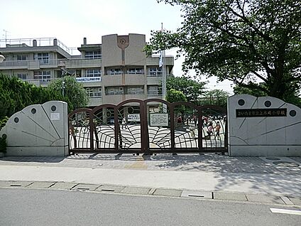 さいたま市立上木崎小学校 912m