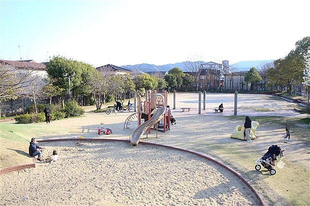 皿山中央公園（約216m）