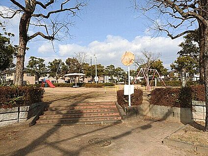 筑紫駅前通二号公園 201m