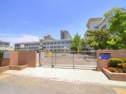 江戸川区立第五葛西小学校 979m