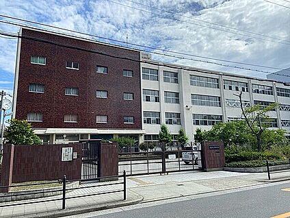 大阪市立平野中学校 714m
