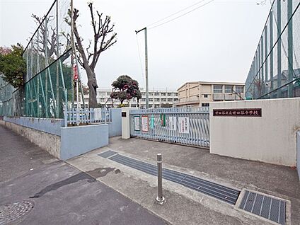 世田谷区立世田谷中学校 835m