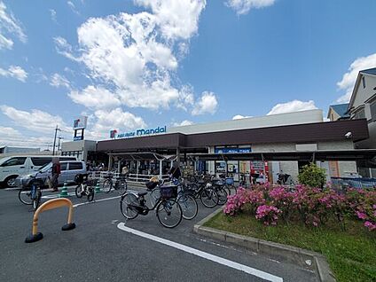 万代 高槻春日店 517m