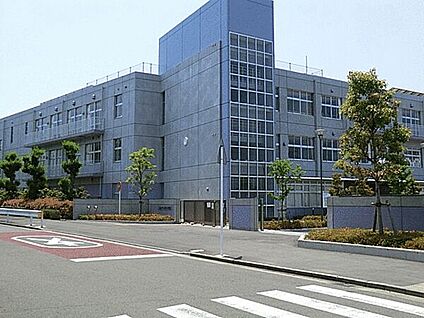 藤沢市立善行小学校 871m