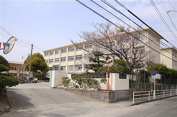 福岡市立原西小学校（約982m）