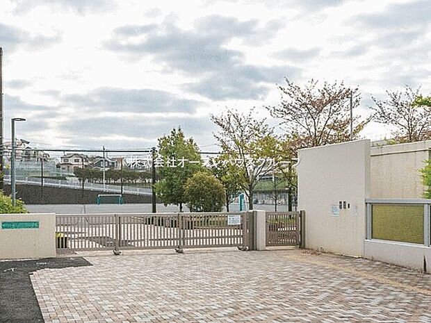 横浜市立美しが丘西小学校（約1,182m）