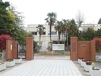 名古屋市立瑞穂ヶ丘中学校 911m