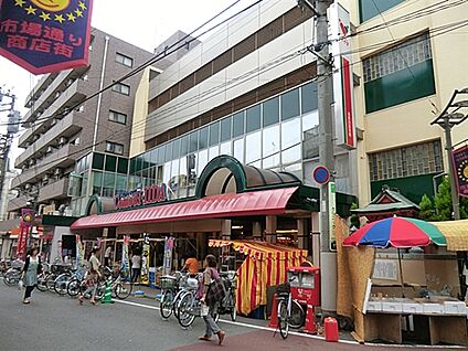 コモディイイダ滝野川店 381m