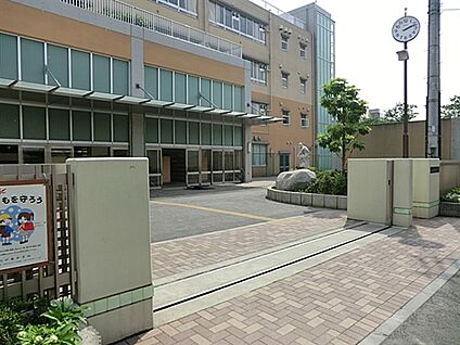川崎市立川中島中学校 527m