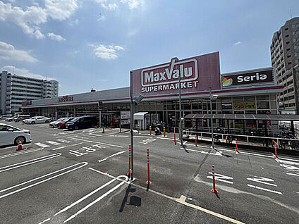マックスバリュ鳩岡店 790m