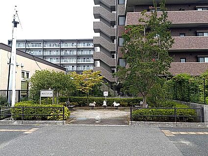 幕張町３丁目第２公園 637m