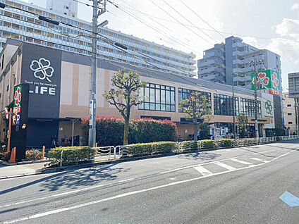 ライフ東砂店 656m