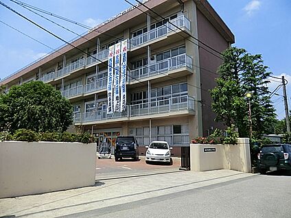 朝霞市立朝霞第三中学校 1402m