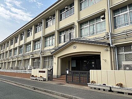 神戸市立兵庫中学校 477m
