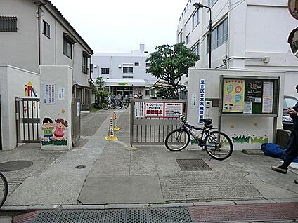 本木東保育園 799m
