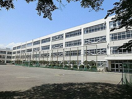 小金井市立小金井第二中学校 676m