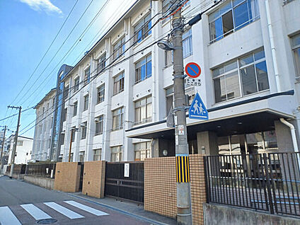 大阪市立桃谷中学校 1370m