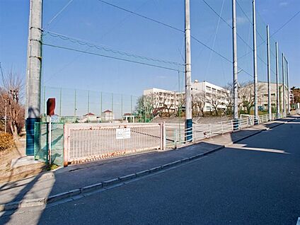 横浜市立城郷中学校 443m