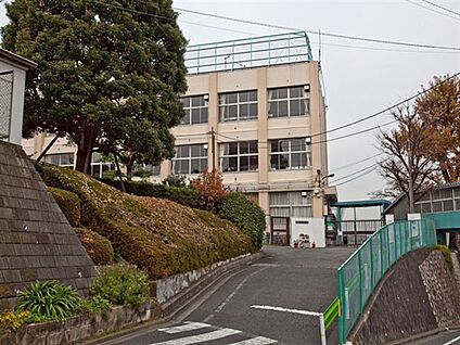 東馬込霜田児童公園 703m