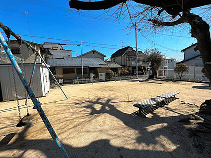 伊丹市立伊丹小学校 252m