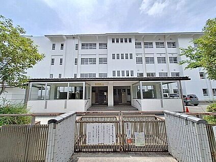 マツモトキヨシ阪急伊丹駅店 840m