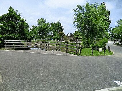 市川市立鶴指小学校 750m