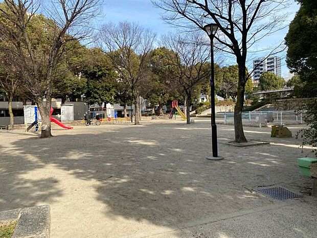 かぶと公園（約414m）
