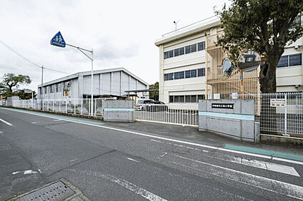 伊勢崎市立境南中学校 2040m