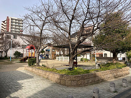 生野西4公園 739m