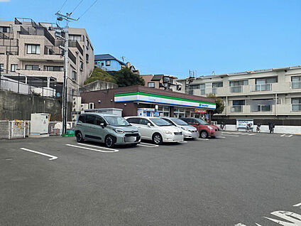 ファミリーマート 六ッ川二丁目店 1265m