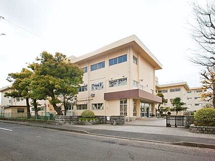 相模原市立上鶴間中学校 882m