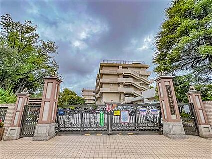 東仲町保育園 918m