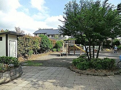 中町四丁目公園 758m