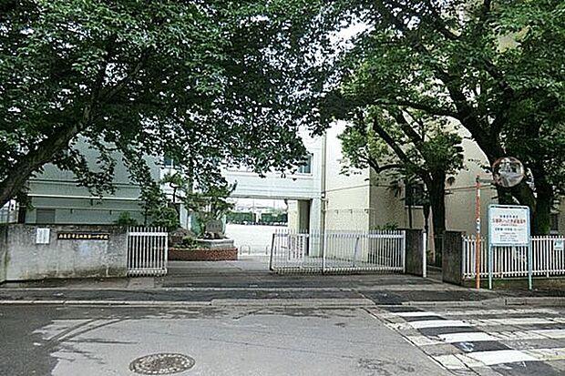 西東京市立田無第一中学校（約687m）