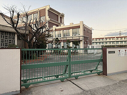 名古屋市立荒子小学校 884m